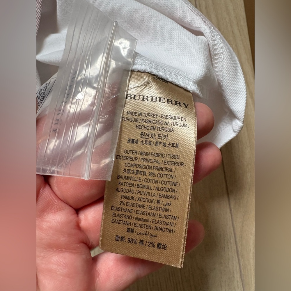 🔴BURBERRY⚪️🔥100% Authentic Burberry White and Pink Garment with Button🔥 - Picture 5 of 9